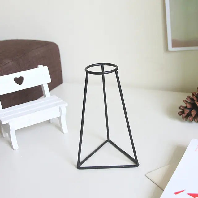Nordic Style Iron Flower Vase – Minimalist Matte Geometric Vase for Home & Office Decor